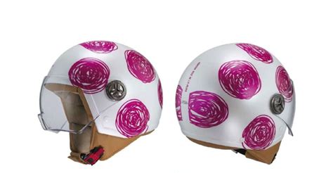 casco agatha ruiz dela prada|Agatha Ruiz de la Prada firma estos cascos para moto.